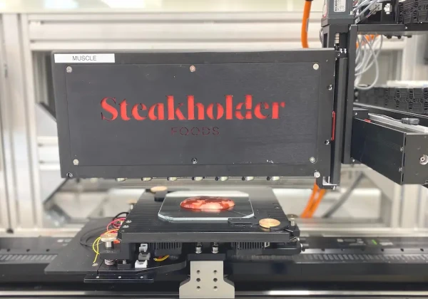 Steakholder Foodsの3Dプリンティングを行う工場ライン