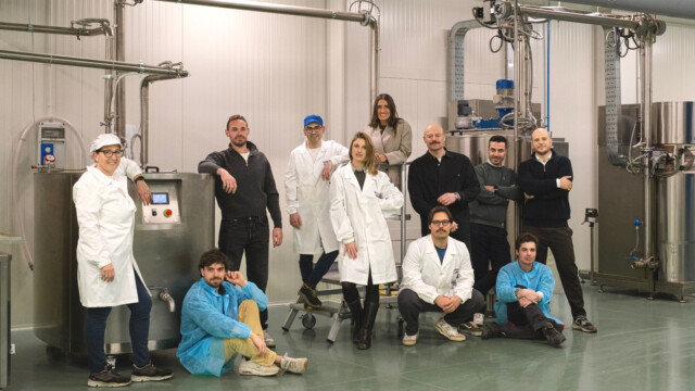 🇮🇹カカオフリーチョコレートを手掛けるイタリアのForeverland、欧州での展開拡大のため約11億円を調達

-------------------------
イタリア国内に年間500トンの大型工場を稼働させており、グローバル展開に向けて「IFS Food」認証も取得✅

年初には欧州の大手菓子メーカー4社と提携して、新製品🍫を発表しています。

欧州展開をさらに加速させるため、新たな資金を確保しました。

🔗記事本文は、プロフィールのリンクから

#フードテック #植物性食品 #カカオ栽培 #カカオフリー #植物性チョコレート #ヴィーガンチョコレート #サステナブルフード #代替チョコレート #キャロブ #イナゴマメ