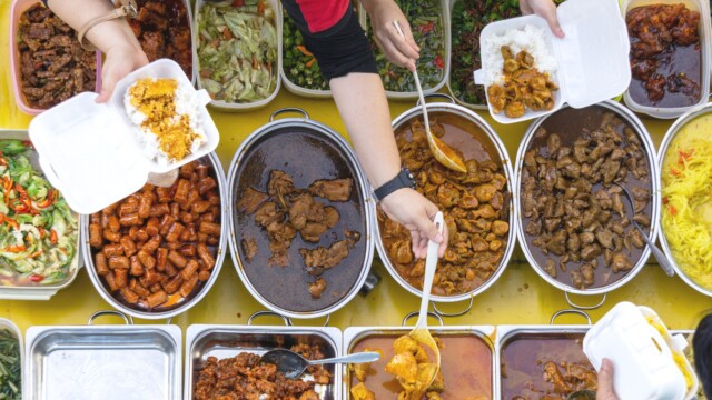 🇲🇾マレーシアのイスラム当局JAKIM、一定の要件に従って生産された培養肉をハラールと認定

-------------------------
シンガポール🇸🇬、韓国🇰🇷に続き、イスラム教徒が多数を占める国では初の公式見解が出されました。

動物細胞、培地、成長因子などの原料調達に関するハラール要件を簡単に定めています。

今年は世界有数のイスラム法解釈機関、国際イスラム法学アカデミー（IIFA）もムスリムの培養肉摂取を認めており、20億人市場への道が開かれています🕌🌙

🔗記事本文は、プロフィールのリンクから

#細胞農業 #代替プロテイン #代替タンパク質 #フードテック #細胞性食品 #培養肉 #培養肉開発 #培養肉の規制 #ハラール食 #ハラール食品 #イスラム法 #細胞培養