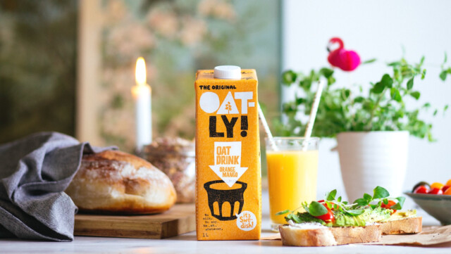 🇸🇪オーツミルク大手Oatlyが2025年の決算報告を実施、5％近い収益増でEBITDAでは初の通期黒字を達成

-------------------------
主に欧州とアジアでの成長に支えられ、全体の年間売上高は1,300億円を超えました👏

粗利率も32％にアップし、構造的に採算が取れなかった時代と比べると、収益性が大幅に向上しています💰📈

昨年は、フレーバー付き製品や自動コーヒーマシン用カプセルなどの新製品発売が、好業績の要因の一つに。

2026年も引き続き製品の革新に注力します。

🔗記事本文は、プロフィールのリンクから

#代替プロテイン #代替タンパク質 #フードテック #植物性乳製品 #代替乳製品 #植物性ミルク #代替ミルク #オーツミルク #乳製品フリー #ヴィーガンフード #ヴィーガン食品 #オートリー