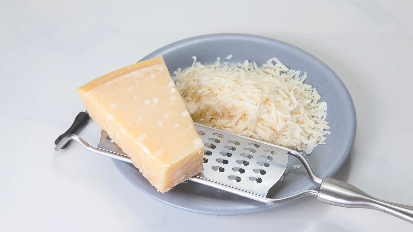 すりおろしたチーズ