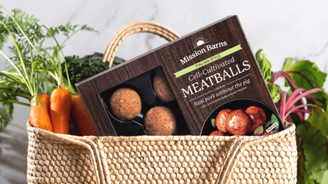 🇺🇸Mission Barnsが培養豚肉の小売り販売を実施、米国では初の事例に

-------------------------
昨年のシンガポールに続き、培養肉製品が小売店🛒で入手可能となった2つ目の事例となりました。

豚の腹部から脂肪細胞を採取・培養したものを、エンドウ豆タンパク質やココナッツオイルといった植物由来の原料と混合して製品化しています🐖🌱

今回は数量限定での販売ですが、別の大手スーパーでの展開についても協議が進められています。

🔗記事本文は、プロフィールのリンクから

#細胞農業 #代替プロテイン #代替タンパク質 #フードテック #細胞性食品 #培養肉 #培養肉製品 #培養脂肪 #細胞培養