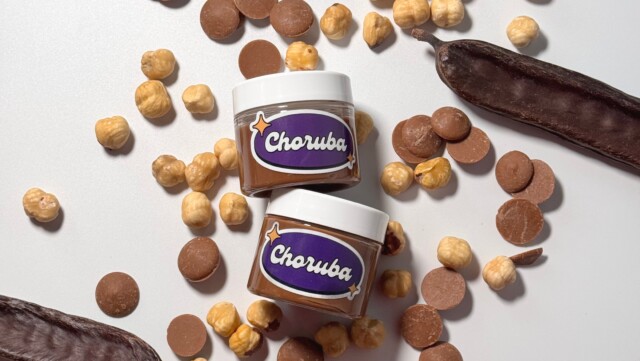 🇮🇹イタリアのForeverlandがカカオフリーチョコレートの新工場を竣工、酵母タンパク質を用いた新製品発売も

-------------------------
#キャロブ をベースに、カボチャの種、ヒヨコ豆といった地中海産の作物を原料に作られる代替チョコレート🍫

年間500トンを安定供給できる体制を構築し、「主要な市場へ進出する準備が整った」としています。

同時に、#栄養酵母（ニュートリショナルイースト）のタンパク質をチョコレートでコーティングした新製品も発売。

オンラインでの販売に加え、イタリア国内では小売店でも購入可能です🛒

🔗記事本文は、プロフィールのリンクから

#代替プロテイン #代替タンパク質 #フードテック #植物性食品 #カカオ栽培 #カカオフリー #乳製品フリー #ヴィーガンチョコレート #サステナブルフード #代替チョコレート #イナゴマメ #ニュートリショナルイースト