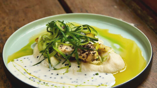 🇪🇪エストニアのMati Foodsがマイコプロテインをベースとした代替魚製品を発売、北欧市場に展開へ

-------------------------
ホールカットの代替鶏肉製品に続いて、代替魚のフィレ「Fishless Fillets」を発売🐟

原料には#マイコプロテイン🍄‍🟫をベースに、ジャガイモタンパク質、菜種油、増粘剤（カラギナン）、竹繊維、天然香料を使用しています。

国内の主要スーパーとヴィーガン対応レストランで採用され、追って隣国のフィンランドへも展開する計画です。

🔗記事本文は、プロフィールのリンクから

#代替プロテイン #代替タンパク質 #フードテック #代替魚 #代替シーフード #菌糸 #菌糸体 #バイオマス発酵 #ヴィーガンフード #ヴィーガン食品 #微生物発酵