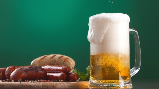🇬🇧ビール酵母の再利用で得られたバクテリアセルロースを用いて、培養肉生産用の足場を作製　—英・UCLの研究チーム

-------------------------
醸造所🍺から回収した使用済み酵母を餌に、酢酸菌が#バクテリアセルロース を生成。

これを足場材として動物細胞を育てたところ、良好な付着・増殖が見られました🧫

世界中では膨大な量に上る廃棄物を資源として活用することで、「培養肉生産のコストと環境負荷を大幅に削減できる可能性がある」とされています。

🔗記事本文は、プロフィールのリンクから

#細胞農業 #代替プロテイン #代替タンパク質 #フードテック #細胞性食品 #培養肉 #培養肉開発 #培養肉生産 #培養肉の生産技術 #セルロース #酢酸菌 #ビール酵母 #アップサイクル食品 #線維芽細胞 #細胞培養