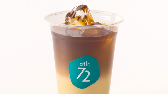 🇯🇵x🇫🇮x🇸🇬空気由来のタンパク質「Solein」を使用したビーンレスコーヒー、味の素がシンガポールで発売

-------------------------
米・ヒヨコ豆由来の代替コーヒーを30％ブレンドした、乳製品フリーのカフェオレを限定発売☕️

ミルクの代替品として、Solar Foodsの微生物タンパク質「Solein」を活用しています。

味の素がシンガポールで展開する「Atlr.72」ブランドから、月餅🥮やアイスクリーム🍨に続く4つ目の製品化例となりました。

🔗記事本文は、プロフィールのリンクから

#代替プロテイン #代替タンパク質 #フードテック #代替乳製品 #代替コーヒー #ビーンレスコーヒー #乳製品フリー #微生物タンパク質 #単細胞タンパク質 #微生物発酵 #味の素 #ソーラーフーズ