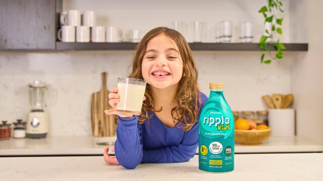 🇺🇸エンドウ豆ミルクのパイオニアRipple Foodsが約26.3億円を調達、新CEOを迎え事業拡大を目指す

-------------------------
エンドウ豆🫛を主原料に、ナッツ、大豆、乳糖などのアレルゲンを含まない大人・子供向け製品を展開。

超加工食品を避け栄養価の高い代替品を求める消費者トレンドに対応して、来年初頭にオーガニックの植物性ミルクを導入する予定です🥛

🔗記事本文は、プロフィールのリンクから

#代替プロテイン #代替タンパク質 #フードテック #植物性プロテイン #植物性タンパク質 #植物性たんぱく質 #植物性乳製品 #代替乳製品 #代替ミルク #植物性ミルク #エンドウ豆ミルク #ヴィーガンフード #ヴィーガン食品 #ヴィーガンミルク #アレルゲンフリー #アレルギーフレンドリー