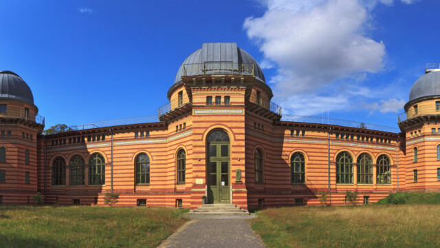 🇩🇪肉類の軽減税率廃止により、食生活に関連する環境負荷を最大5.7％低減できる可能性　—ポツダム気候影響研究所

-------------------------
肉類に標準税率を適用すると、食品関連の環境負荷が全体で3.5〜5.7％低減されるとのこと。

既存の税制構造を活用して速やかに実施が可能なため、環境目標の達成に向けた現実的な第一歩👣と位置付けました。

価格自体は上がりますが、適切な還元策を講じることで、家計への追加負担も少なく抑えられると結論しています🧮

🔗記事本文は、プロフィールのリンクから

#代替プロテイン #代替タンパク質 #フードテック #植物性食品 #プラントベース #ヴィーガンフード #ヴィーガン食品 #持続可能な社会づくり #温室効果ガス排出削減 #気候変動に具体的な対策を #カーボンプライシング #炭素価格