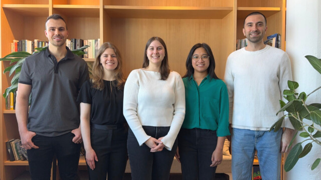 🇨🇦x🇳🇱培養ミルクを開発するカナダのOpalia、業界史上初の商業契約締結を発表

-------------------------
130カ国以上に供給する乳製品・乳原料のサプライヤー、Hoogwegtとの提携が進展しました📃✍️

Opaliaは、ウシ🐄の乳腺細胞を培養してから泌乳させて本物のミルクを生産する技術で、特許を出願中。

培養ミルク🥛ではまだ前例のない認可取得も見据え、北米の規制当局との連携を進めています。

🔗記事本文は、プロフィールのリンクから

#細胞農業 #代替プロテイン #代替タンパク質 #フードテック #培養ミルク #代替ミルク #代替乳製品 #細胞培養