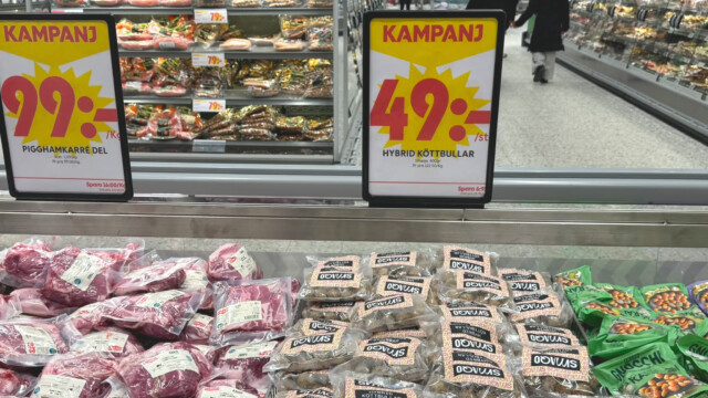 🇸🇪SMAQOがマイコプロテインと牛肉を融合させたスウェーデンミートボールを小売店で発売

-------------------------
SMAQOは、昨年倒産したパイオニア企業Mycorenaの創業者が、再起を図って新たに立ち上げた企業。

最初の製品として、牛肉とマイコプロテイン🍄‍🟫を同量ずつ配合したスウェーデンミートボールを開発しました。

スウェーデンの小売り最大手ICA Gruppenで展開を開始し、2027年にはグローバル展開を目指しています🌏 🛒

🔗記事本文は、プロフィールのリンクから

#代替プロテイン #代替タンパク質 #フードテック #菌糸 #菌糸体 #バイオマス発酵 #スウェーデンミートボール #マイコプロテイン #微生物発酵