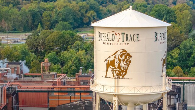 🇺🇸Meridian Biotechが米国の老舗蒸留所と提携、ウイスキー製造から出た蒸留粕を再利用する施設の建設へ

-------------------------
ケンタッキー州の有名なバーボン産業🌽🥃から出る廃棄物を有効活用。

蒸留工程でタンクの底に沈殿する固形の残留物を回収して、養殖飼料や有機肥料に使える機能性タンパク質原料に変換する計画です。

新施設の建設には約60億円を投じ、年内の着工を予定しています🏗️

🔗記事本文は、プロフィールのリンクから

#代替プロテイン #代替タンパク質 #フードテック #蒸留残渣 #蒸留粕 #アップサイクル #ケンタッキー州