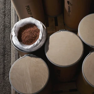 「PEKILO」が入った容器