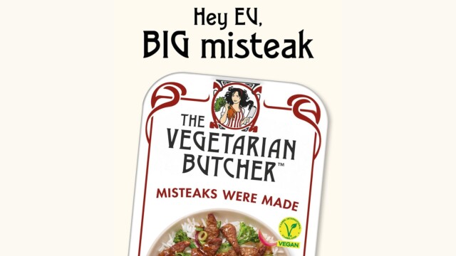 🇪🇺EUが植物性代替肉の表示規制で合意、31の食肉関連用語の使用が禁止されるも「バーガー」や「ソーセージ」は免除に

-------------------------
2020年の決定を覆す形で、植物性代替肉の製品ラベルやマーケティングに「ビーフ」や「ステーキ」といった用語を使用することが禁止に。

農家や消費者にとって何の助けにもならない法律と批判され、反対運動も起こっていましたが、規制がほぼ成立しました🍔🚫

幸いにも、一部の用語は禁止対象から外されたため、多くの製品は現在の名称を維持できるものとみられます。

🔗記事本文は、プロフィールのリンクから

#代替プロテイン #代替タンパク質 #フードテック #植物性プロテイン #植物性タンパク質 #植物性たんぱく質 #植物性食品 #植物性代替肉 #代替肉 #ヴィーガンフード #ヴィーガン食品 #ベジバーガー #欧州議会 #欧州委員会