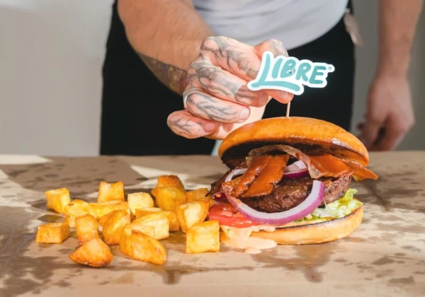 菌糸体ミートのハンバーガー