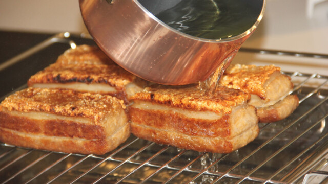 🇬🇧x🇸🇬グローバル展開を目指す英国のHoxton Farms、シンガポールで培養豚脂肪の認可申請を実施

-------------------------
シンガポールでは多くの企業が培養肉関連の申請を行っているほか、すでに認可された事例も出ており、「ガイドラインが明確化され成功の確度が高まっている」とのこと🙆‍♀️

Hoxton Farmsは早くて来年末の認可取得を見込み、続けて英国、北米、その他のアジア諸国での申請も計画中です。

今年は住友商事や三井化学との戦略的提携を実施するなど、日本市場も注視しています👀

🔗記事本文は、プロフィールのリンクから

#細胞農業 #代替プロテイン #代替タンパク質 #フードテック #細胞性食品 #培養肉 #培養肉の規制 #培養肉の安全性 #培養脂肪 #細胞培養