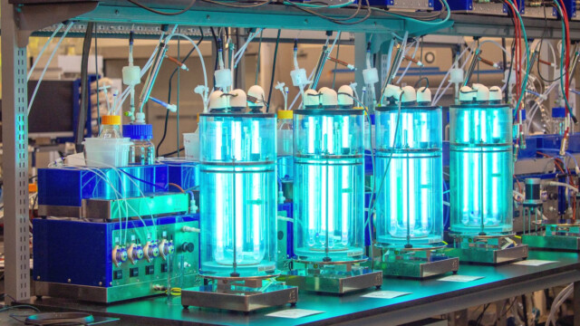🇺🇸米陸軍、戦闘糧食用にガス発酵タンパク質を生産するためBiosphereに14億円超を拠出

-------------------------
物流や調理が困難な状況下でもその場でタンパク質を生産できる、携帯型バイオリアクターを開発する計画。

兵站の負担を軽減して、レジリエンスを高めるための施策です🪖🚩

米陸軍は、植物由来・発酵由来などの代替タンパク質の導入に力を入れており、2027年にはヴィーガン対応🌱の戦闘糧食の提供開始を予定しています。

🔗記事本文は、プロフィールのリンクから

#代替プロテイン #代替タンパク質 #フードテック #ヴィーガン食品 #ヴィーガンフード #ガス発酵 #微生物タンパク質 #バイオリアクター #米国防総省 #米陸軍 #戦闘糧食 #微生物発酵