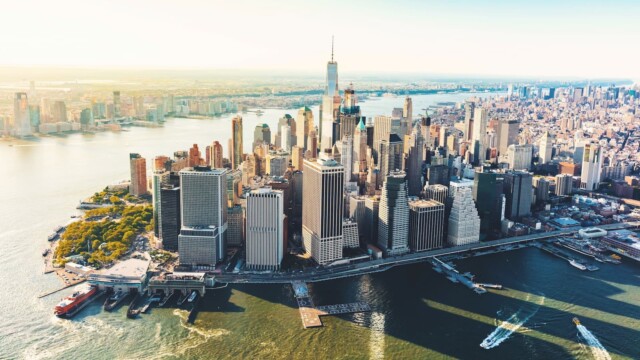 🇺🇸ニューヨーク市が植物性食品の調達を増加させ、2030年の気候目標を早くも達成

-------------------------
学校や病院など、市の公共機関が購入する植物性タンパク質🌱を2019年比で130％増加させ、その逆に動物性タンパク質🐄🐓を15％削減。

これにより、食料関連の排出量削減目標であった33％を上回る、36％の削減に成功しました。

排出量だけでなくコストの削減や、健康的な食生活の促進にも貢献する施策です🍽️

🔗記事本文は、プロフィールのリンクから

#代替プロテイン #代替タンパク質 #フードテック #植物性プロテイン #植物性タンパク質 #植物性たんぱく質 #植物性食品 #プラントベース食 #ヴィーガンフード #ヴィーガン食品 #気候変動対策 #持続可能な社会づくり #温室効果ガス排出削減 #CO2排出削減 #ニューヨーク市