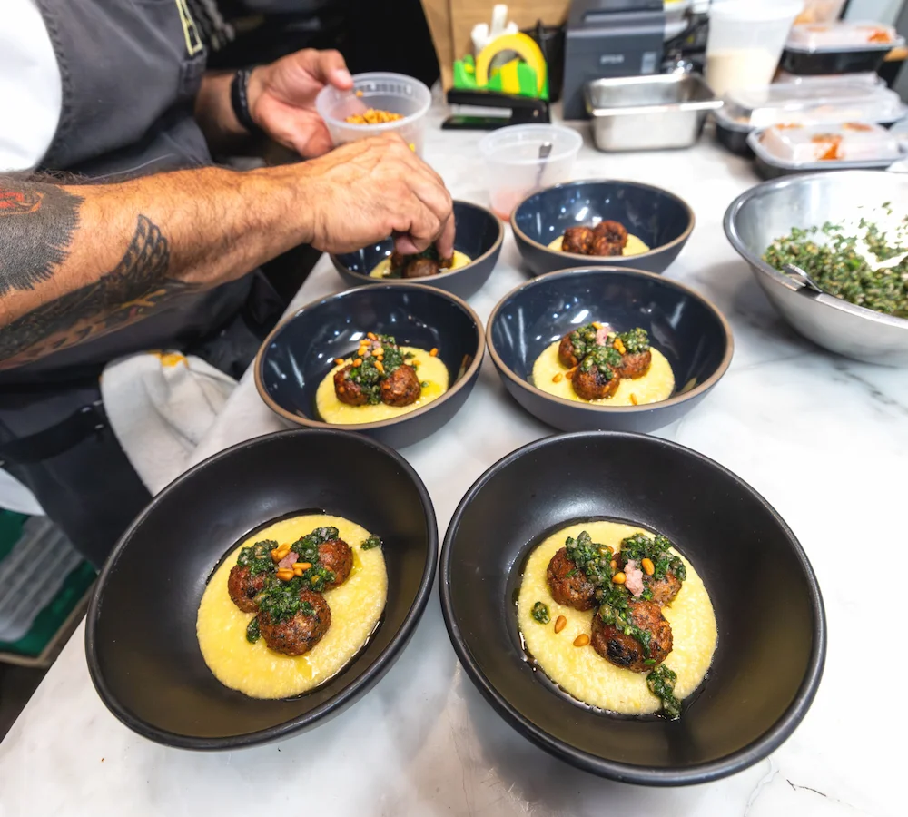 ディナーイベント準備中