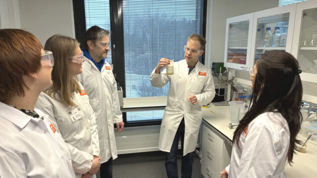 🇫🇮x🇧🇷植物細胞の培養を日々の食事に応用する「Cell2Food」プロジェクトがスタート　—フィンランド・VTT

-------------------------
フィンランドとブラジルという全く異なる食文化を持つ2カ国の研究機関が連携🤝して、食品プロトタイプの開発や比較分析を実施する試みが始まりました。

研究の主眼は、技術的なレベルを高めると同時に、革新的な食品の社会における受容度を向上させること。

培養した植物細胞をいかに魅力的な食品へと変え、その食品に対して消費者がどう反応するかを探ります🔍

🔗記事本文は、プロフィールのリンクから

#細胞農業 #代替プロテイン #代替タンパク質 #フードテック #バイオものづくり #植物細胞 #バイオリアクター #細胞培養 #東フィンランド大学 #サンパウロ大学