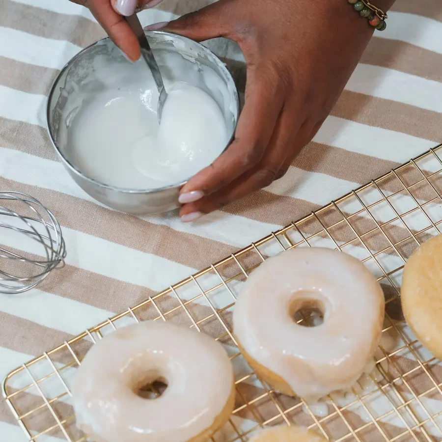 グレーズのかかったドーナツ