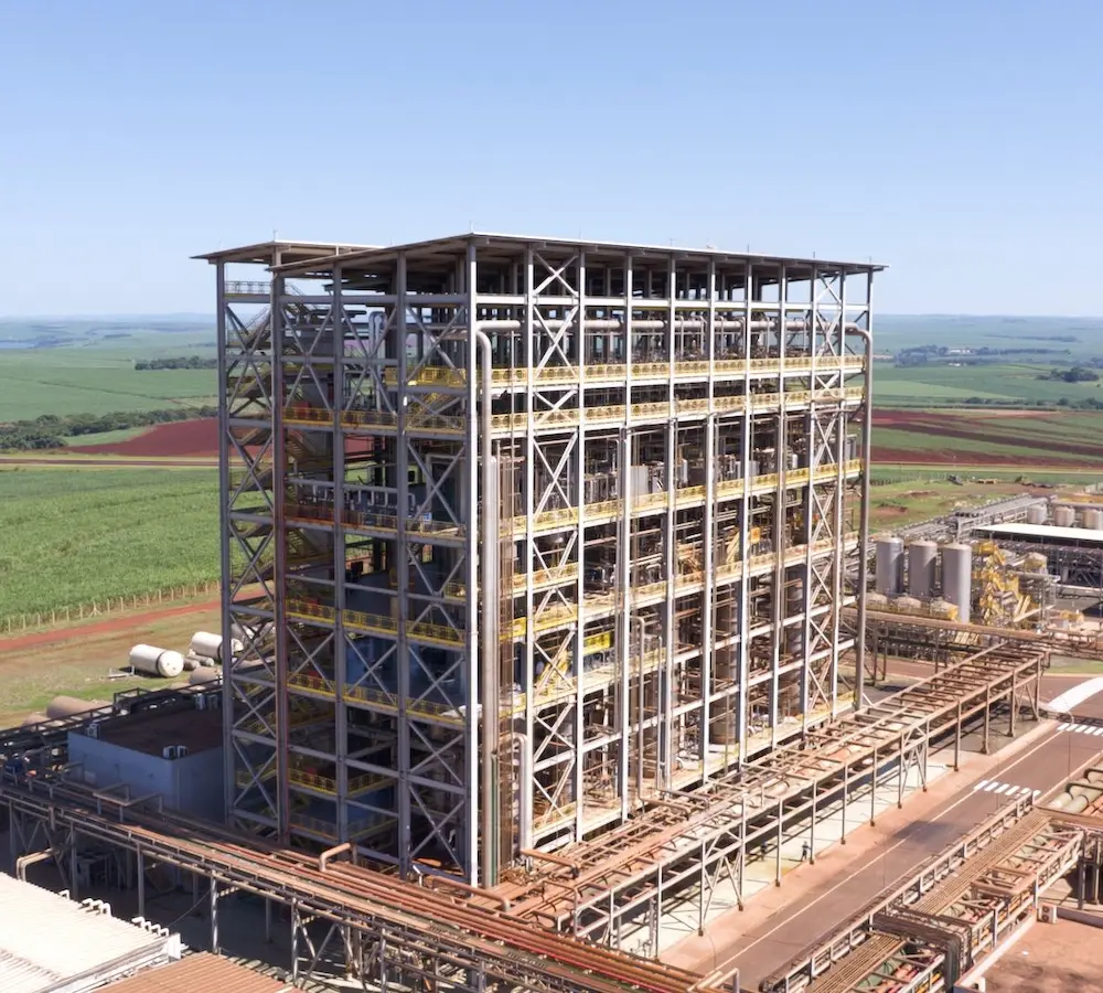 建設途中の工場