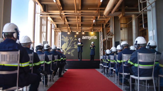 🇺🇸x🇧🇷米国のバイオテクノロジー企業Amyrisが、ブラジルに精密発酵原料の生産ラインを新設

-------------------------
Amyrisは2023年の倒産後、事業再編に注力し、B2Bの事業モデルへと舵を切ってコア・コンピタンスの確立に注力してきました⛵️

このたび、16万リットルの精密発酵専用ラインを新設して、生産能力を拡大。

スクアレン、ファルネセン、ビサボロールといった成分を安定生産して、美容、パーソナルケア、ホームケア業界に供給しています。

🔗記事本文は、プロフィールのリンクから

#細胞農業 #バイオテクノロジー #フードテック #精密発酵 #スクアレン #ファルネセン #微生物発酵