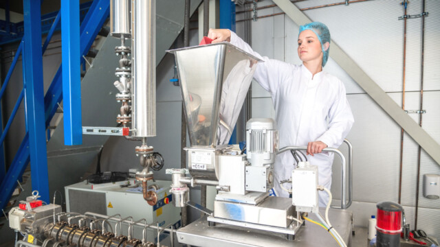🇩🇪x🇫🇮ドイツの原料大手Crespel & Deiters、Happy Plant Proteinの押出成形技術の拡大に向けた提携を実施

-------------------------
#押出成形 によって豆類🫘🫛に熱と圧力を加え、タンパク質原料に変換。

食感や機能性を加工中に調整でき、製品の要件に合わせたカスタマイズが可能です。

高品質な原料の地元調達を模索する欧州の食品メーカーに対して供給を予定しています。

🔗記事本文は、プロフィールのリンクから

#代替プロテイン #代替タンパク質 #フードテック #植物性プロテイン #植物性タンパク質 #植物性たんぱく質 #植物性食品 #ヴィーガン食品 #ヴィーガンフード