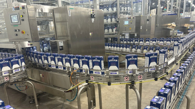 🇳🇱🇺🇸Refresco傘下となったSunOpta、約55億円を投じた植物性乳製品の専用ラインを稼働開始

-------------------------
テキサス州の工場に4本目となる製造ラインを新設して、生産能力を10％向上させられる見込み🌱🥛

昨年、米国市場で代替ミルクの勢いが落ち込む中、SunOptaは第3四半期に約320億円の売上高を記録しました💹

業界のトレンドに反する成長を遂げ、高まる需要に応える体制を築いています。

🔗記事本文は、プロフィールのリンクから

#代替プロテイン #代替タンパク質 #植物性プロテイン #植物性タンパク質 #植物性たんぱく質 #植物性食品 #植物性乳製品 #植物性ミルク #代替ミルク #乳製品フリー #ヴィーガンフード #ヴィーガン食品